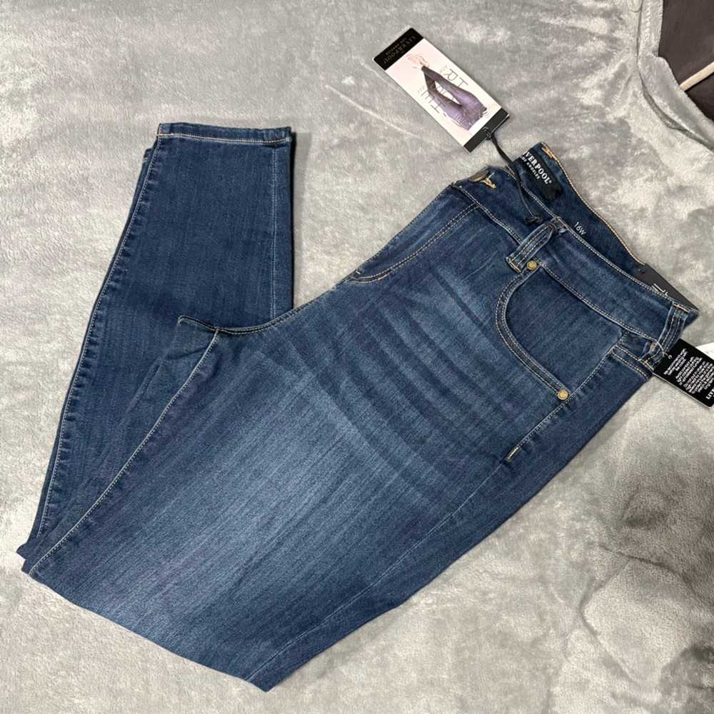 ~NWT Liverpool High Rise Ankle Skinny Jeans